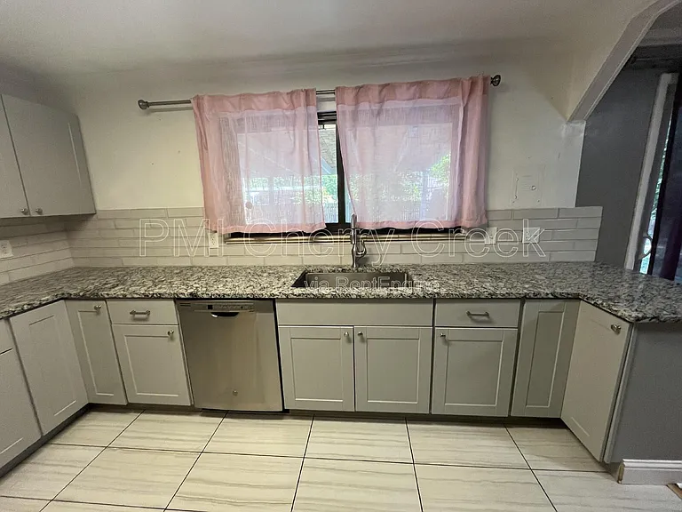 12517 E 31st Ave — Photo 9