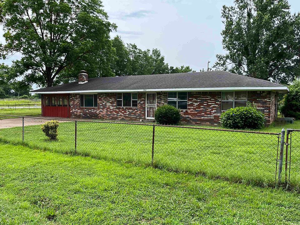 1st image of 1902 Heather Ln