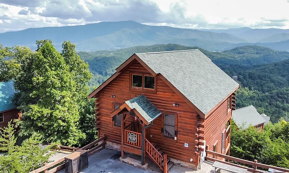 1st image of 3140 Lakeview Lodge Dr