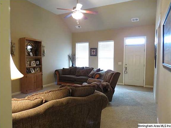 3rd image of 825 Hawthorne Ln