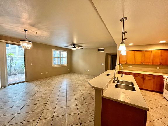 3rd image of 7012 Hawaii Kai Dr Unit 202