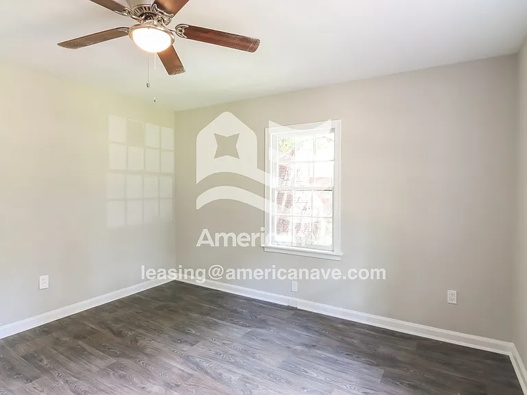 1659191_011_bedroom_12.jpg