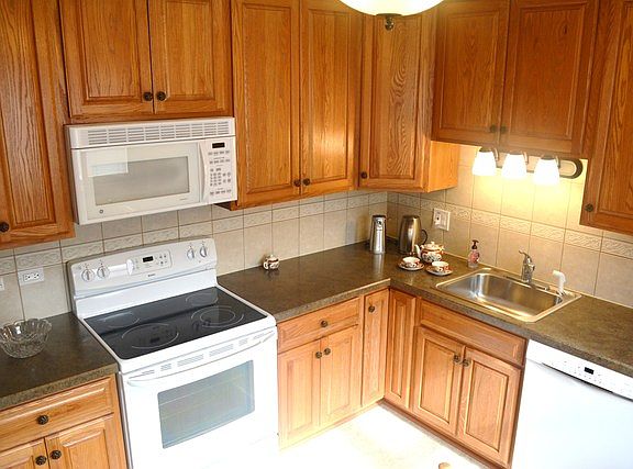 4th image of 8327 N Odell Ave