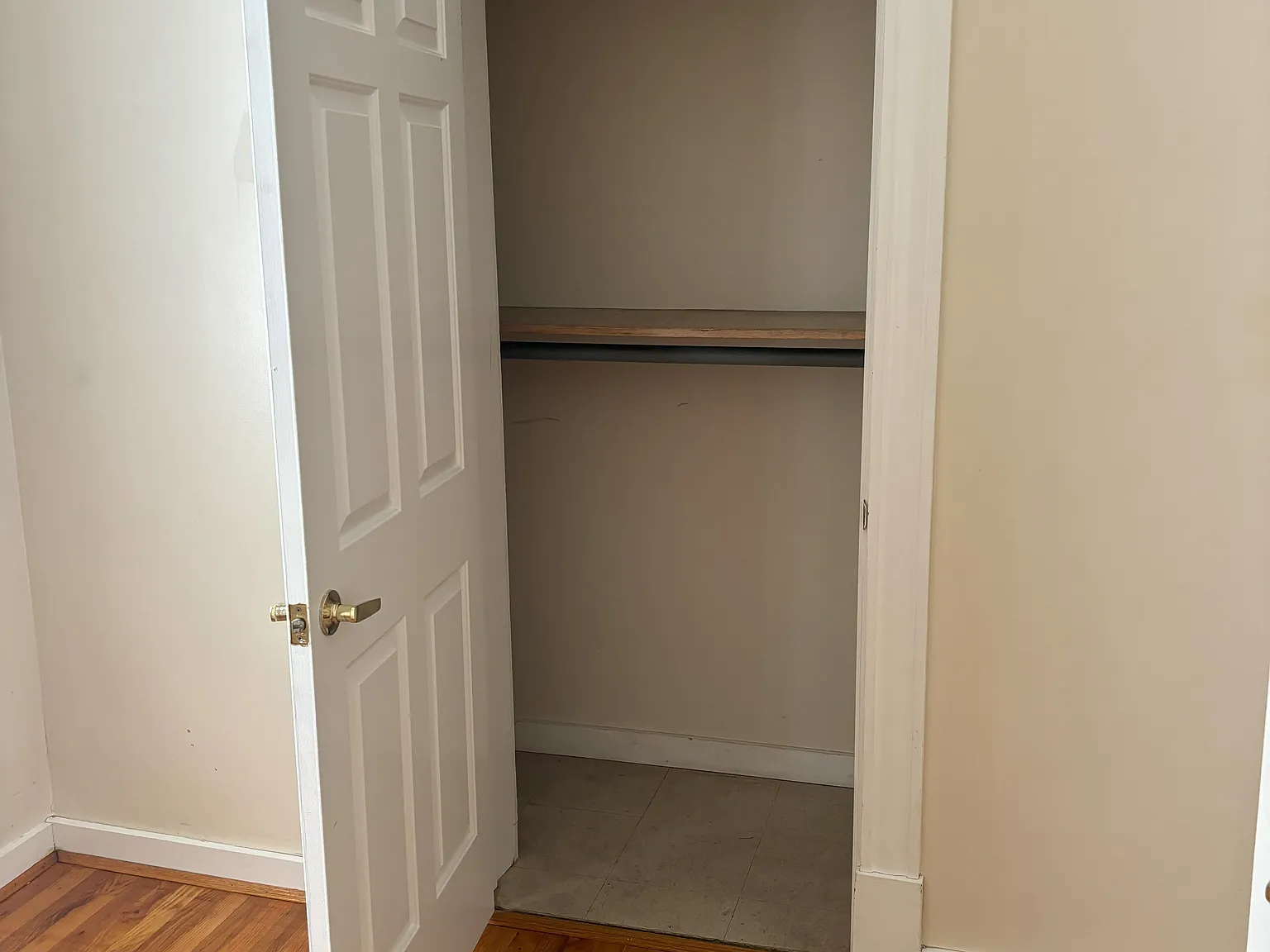 2 bed, 700 sqft, $1,200 — Photo 3