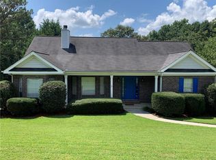 4836 Hunt Club Dr, Flowery Branch, GA 30542