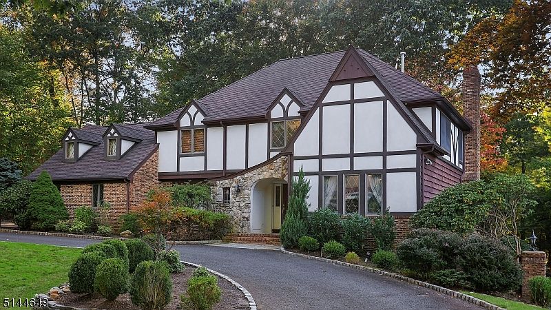 1st image of 85 Acorn Dr