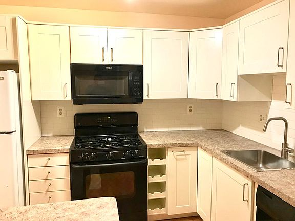 3rd image of 1305 Diamond Dr