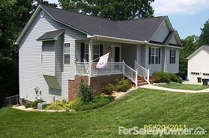 3rd image of 933 Manor Dr