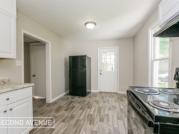 4th image of 4823 E 8th St
