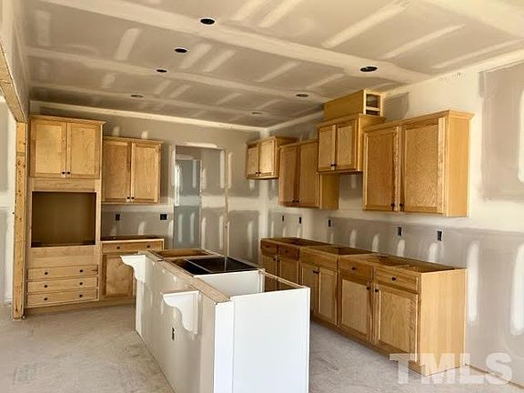 4th image of 378 Lowery Ln