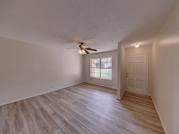 5th image of 1013 Temple Dr N