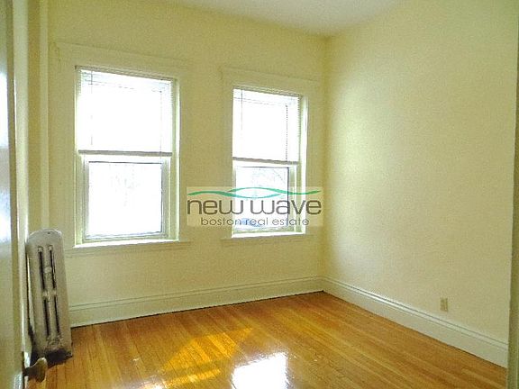 5th image of 102 Queensberry St APT 5