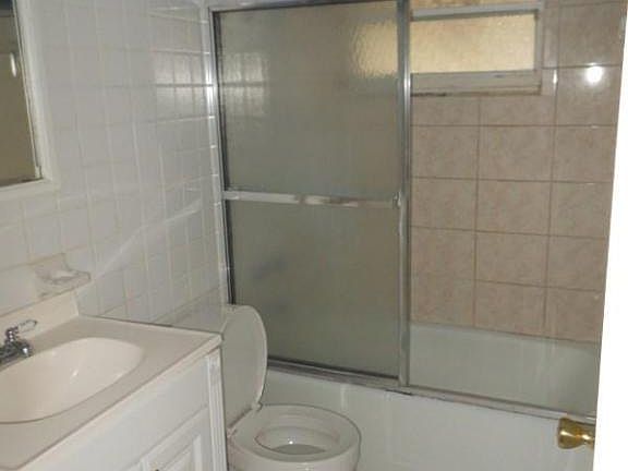 3rd image of 832 S G St #832