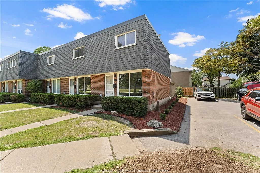 2 bed, 1.0 bath, 900 sqft, $2,200 — Photo 3