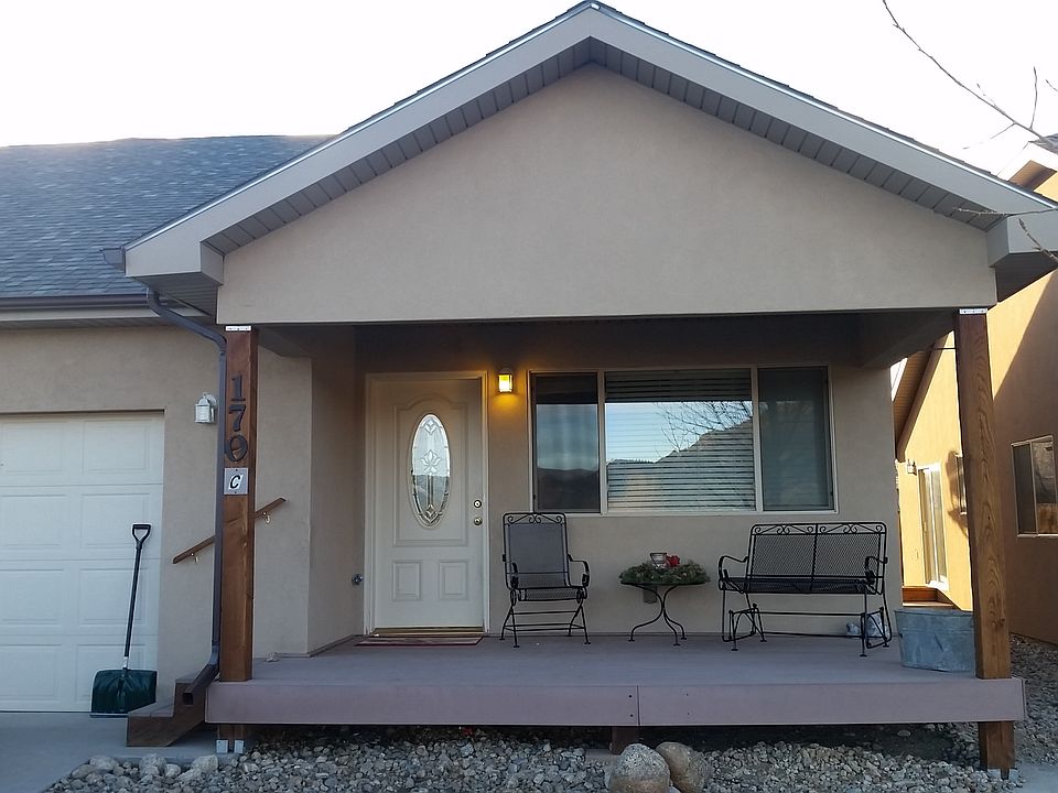 2nd image of 208 Larissa Ln #4