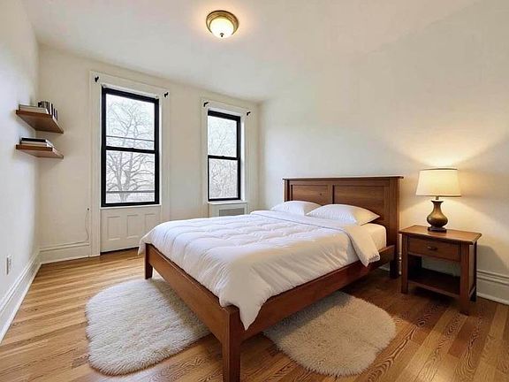 4th image of 390 Woodbine St #3A