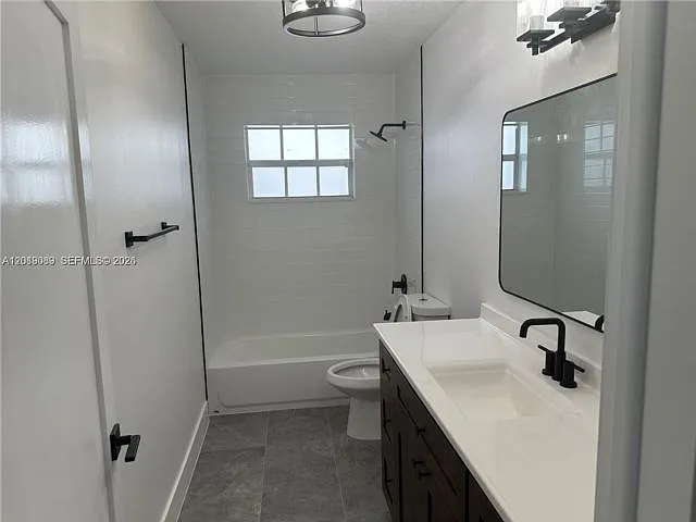 3 bed, 2.0 bath, 2056 sqft, $6,100 — Photo 4