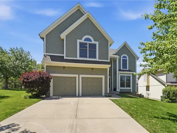8224 W 123rd St, Overland Park, KS 66213