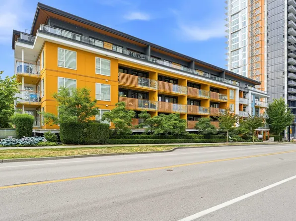 516 Foster Ave #201, Coquitlam, BC V3J 0H8