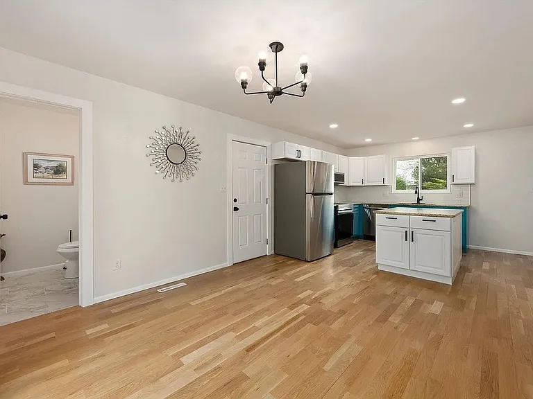 909 Willshire Dr — Photo 17
