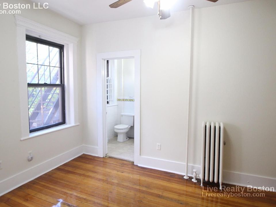 2nd image of 1412 Commonwealth Ave APT 20R