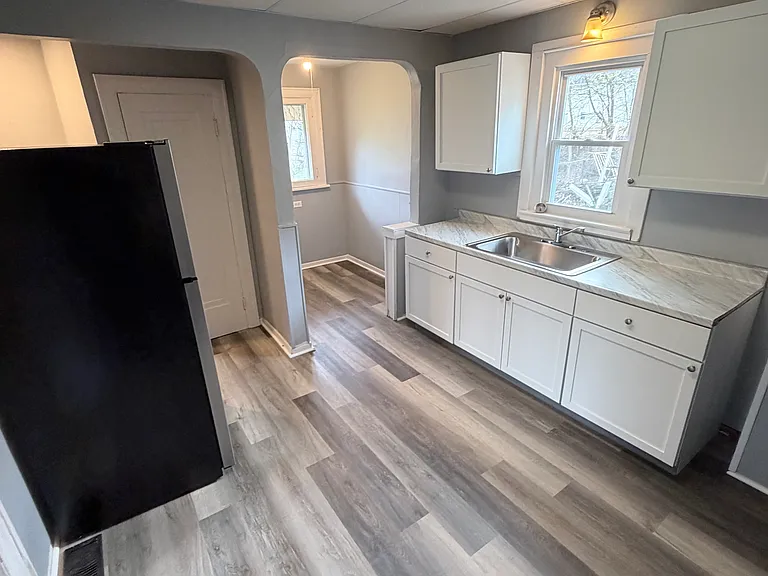 375 Grace Ave — Photo 7