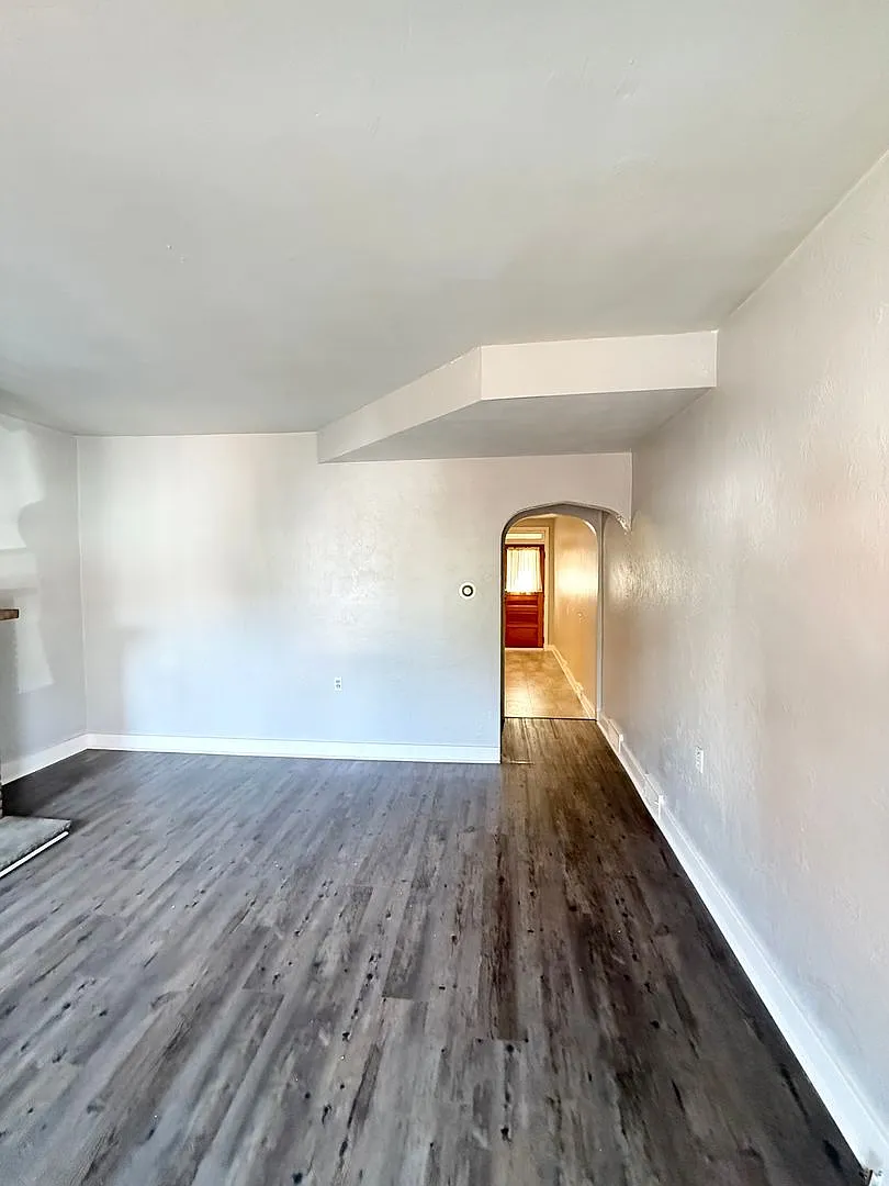 One or 2 bedroom, 1 bathroom home with a den in the heart of Lawrenceville. — Photo 3