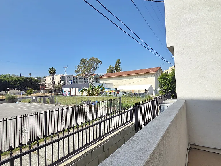 2651 S Hobart Blvd #5 — Photo 8