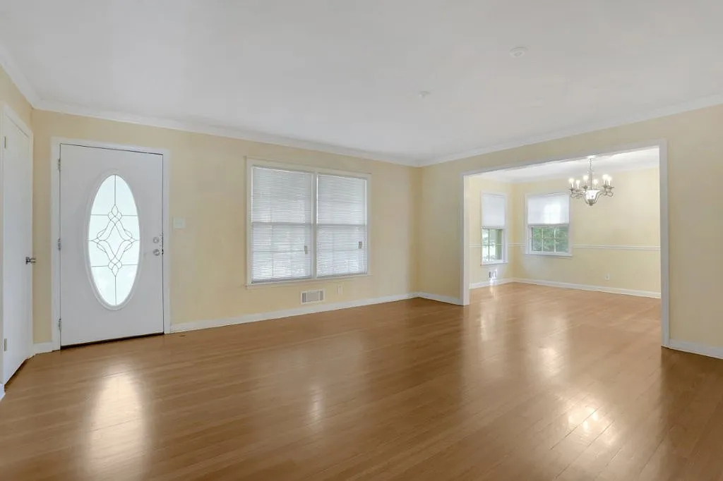3 bed, 1800 sqft, $2,300 — Photo 4