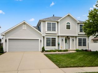 3124 Auburn Rd, Bloomington, IL 61704