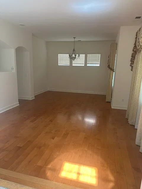4 bed, 3.5 bath, 2468 sqft, $5,800 — Photo 2
