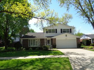 819 E Hackberry Dr, Arlington Heights, IL 60004