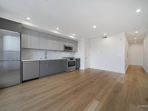 3rd image of 1863 Mission St #705