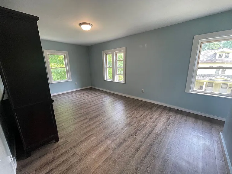 19-21 Pond St — Photo 9