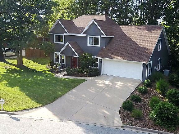 2nd image of 9 Mountain Brook Ct