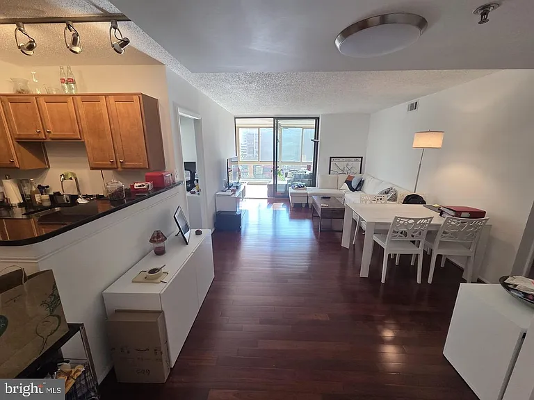 1001 N Vermont St #603 — Photo 2