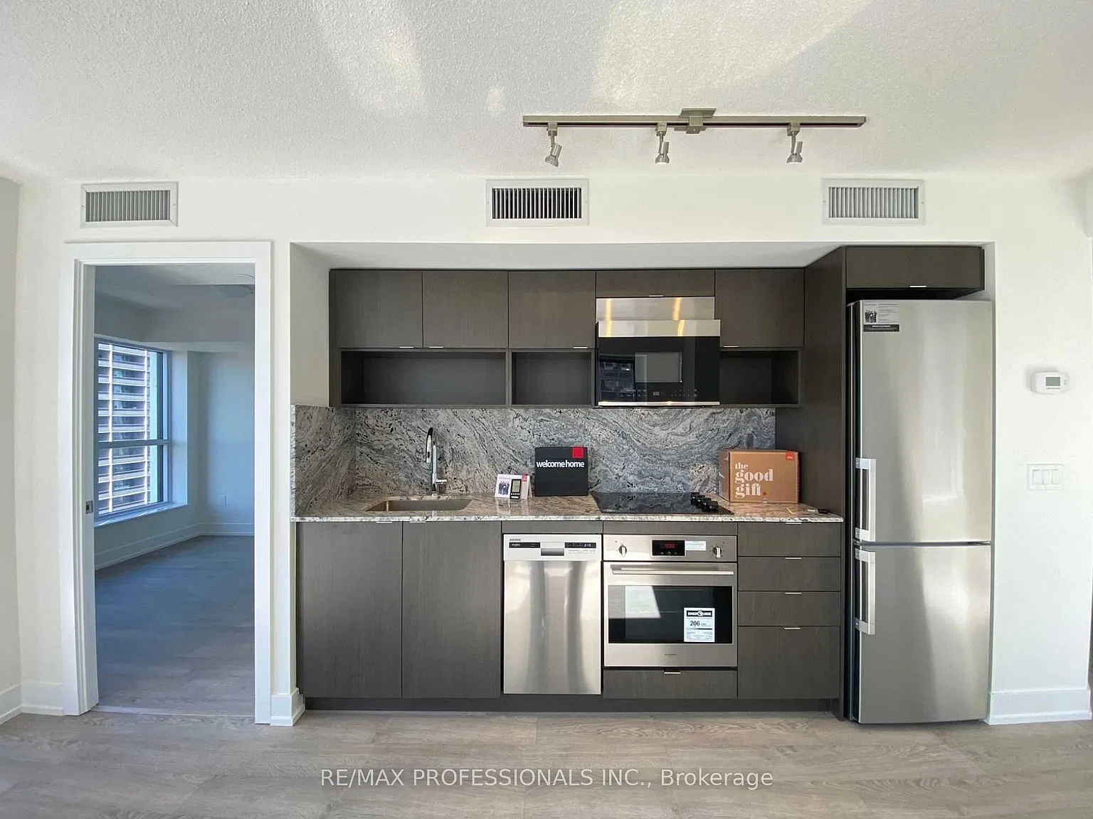 2 bed, $2,700 — Photo 4