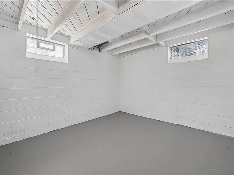 18627 Justine St — Photo 18