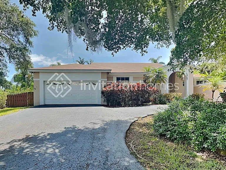 18101 SW 83rd Ct — Photo 1