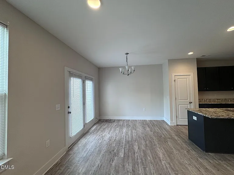 917 Hillman Ln — Photo 4