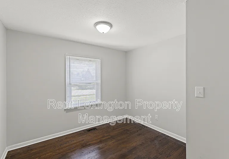604 Hi Crest Dr — Photo 15