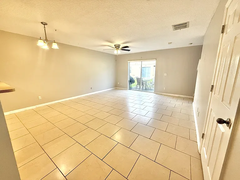 609 Cresting Oak Cir #1 — Photo 15