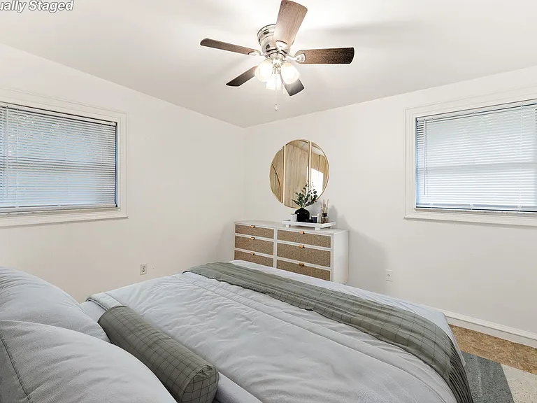 211 N Lipona Rd — Photo 8