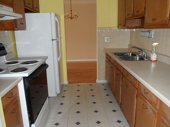 4th image of 7200 N Claremont Ave APT 202