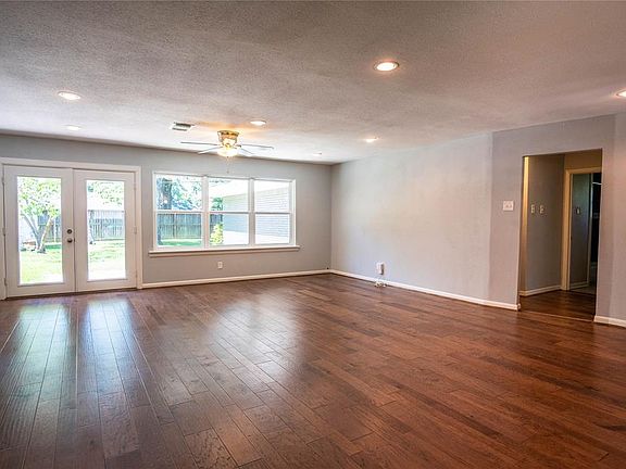 3rd image of 4714 Briarbend Dr