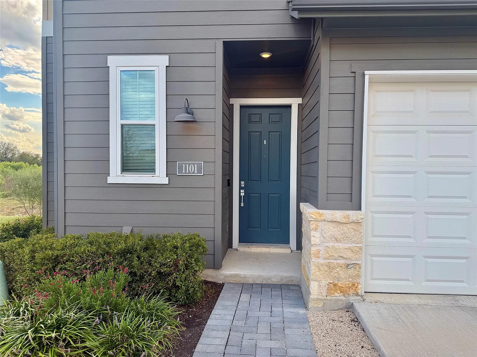 1020 Vista View Dr — Photo 3