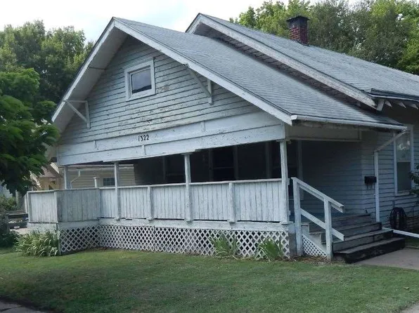 1322 E 6th Ave, Winfield, KS 67156