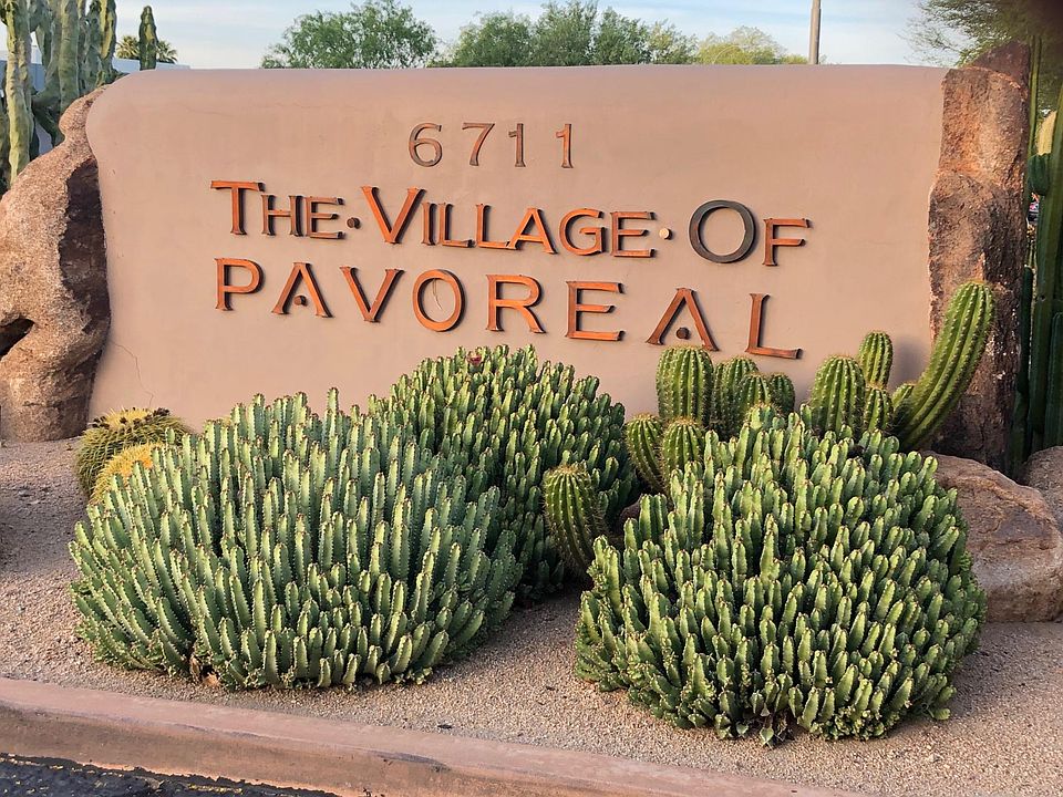The entrance to the guard gate on Camelback Road.