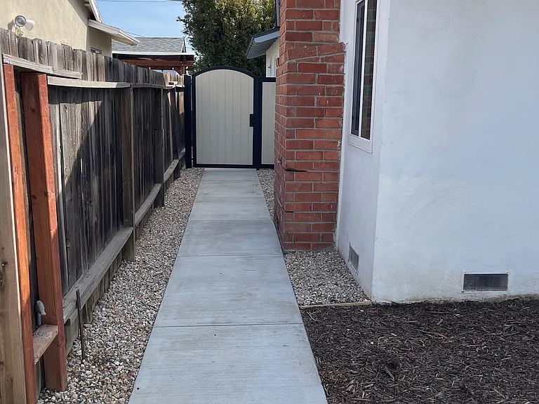 1320 E Monroe Ave #B — Photo 3