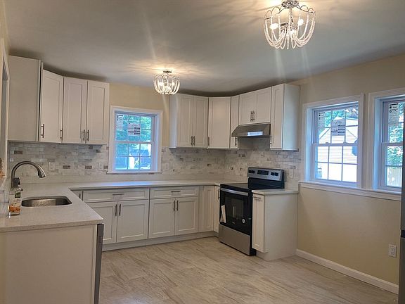3rd image of 32 Meadow Rd